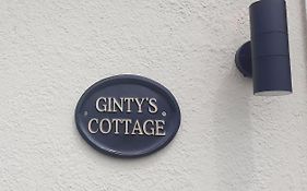 Cozy & Remote Hideaway Gintys Cottage